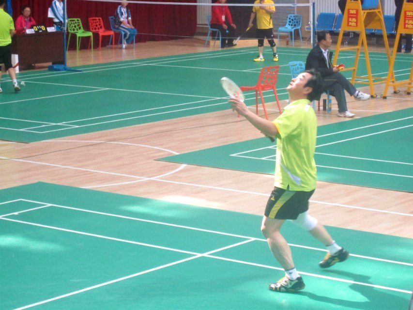 運(yùn)動(dòng)員奮力拼搏