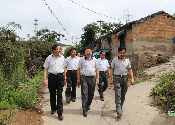  公司副總經(jīng)理薛明一行深入礦區(qū)實(shí)地調(diào)研