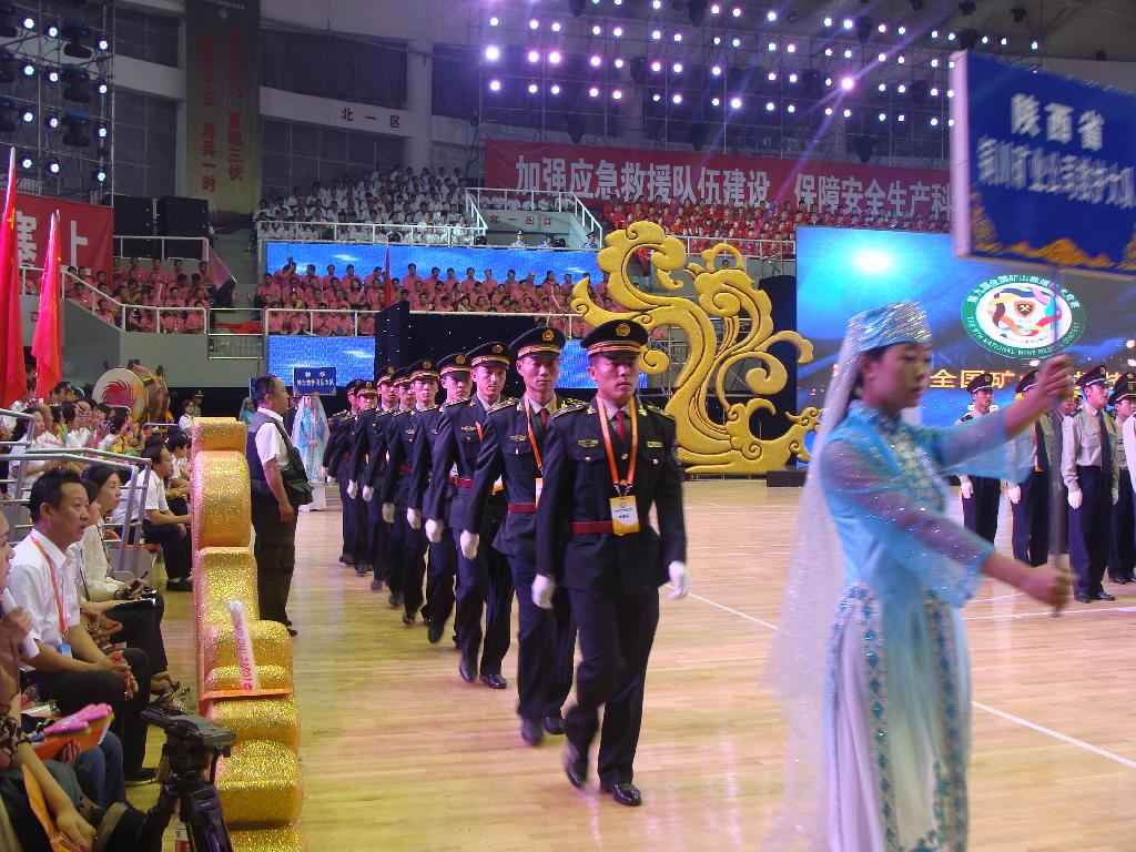 參賽隊員進入開幕式