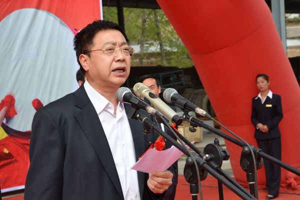 副總經(jīng)理薛鳴宣布設(shè)備運轉(zhuǎn)開始