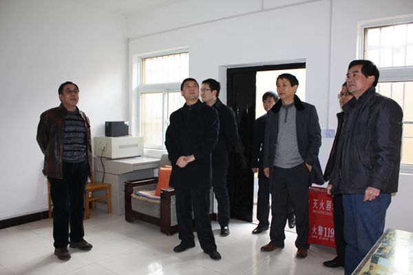 李先鋒總經理一行人慰問五一路供電班組 