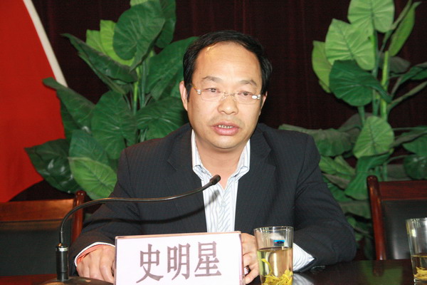 銅川市人民檢察院預(yù)防職務(wù)犯罪處處長(zhǎng)史明星同志進(jìn)行知識(shí)講座