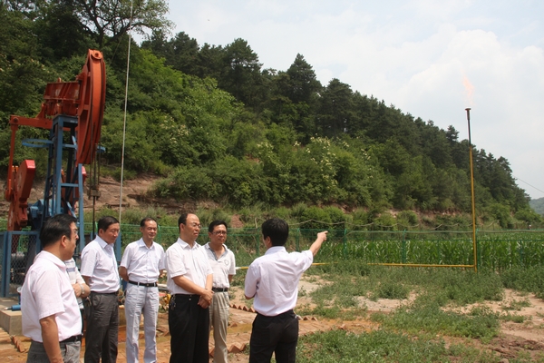 黃書記查看公司地面瓦斯抽采重點(diǎn)科研項目進(jìn)展情況
