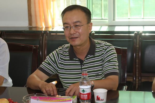 省國資委黨風(fēng)室主任魏國林在會上講話 省國資委黨風(fēng)室主任魏國林在會上講話