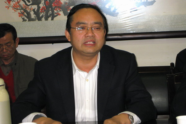 下石節(jié)礦黨委書記李國璧同志代表礦黨政歡迎專家組的到來