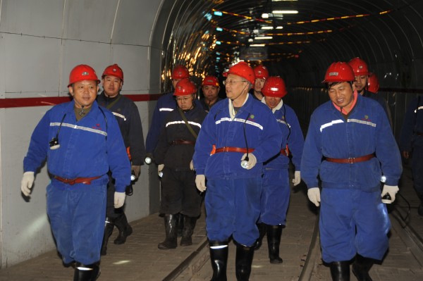 在井下指導(dǎo)企業(yè)文化建設(shè)工作