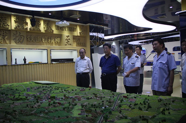 參觀企業(yè)文化展廳