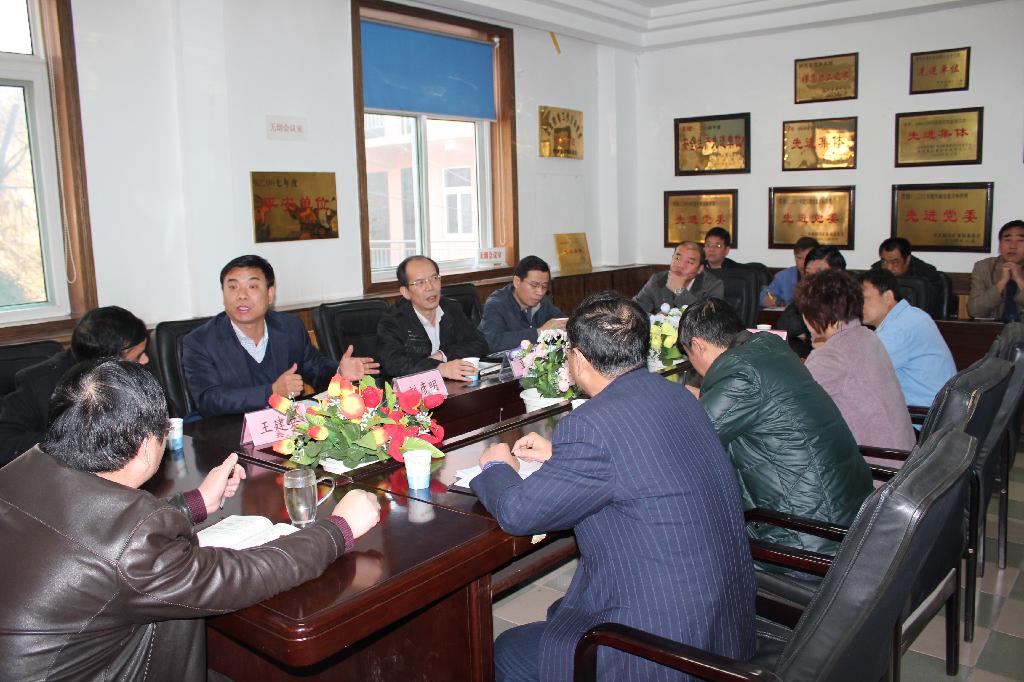 該廠安監(jiān)處長(zhǎng)匯報(bào)工作