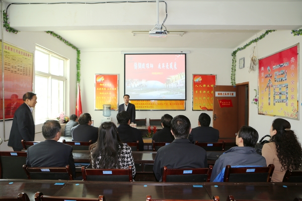 6.	現(xiàn)場觀摩了被譽為“鋼鐵之隊”的該礦綜采隊《鑄鋼鐵雄師 展英豪風采》情況介紹