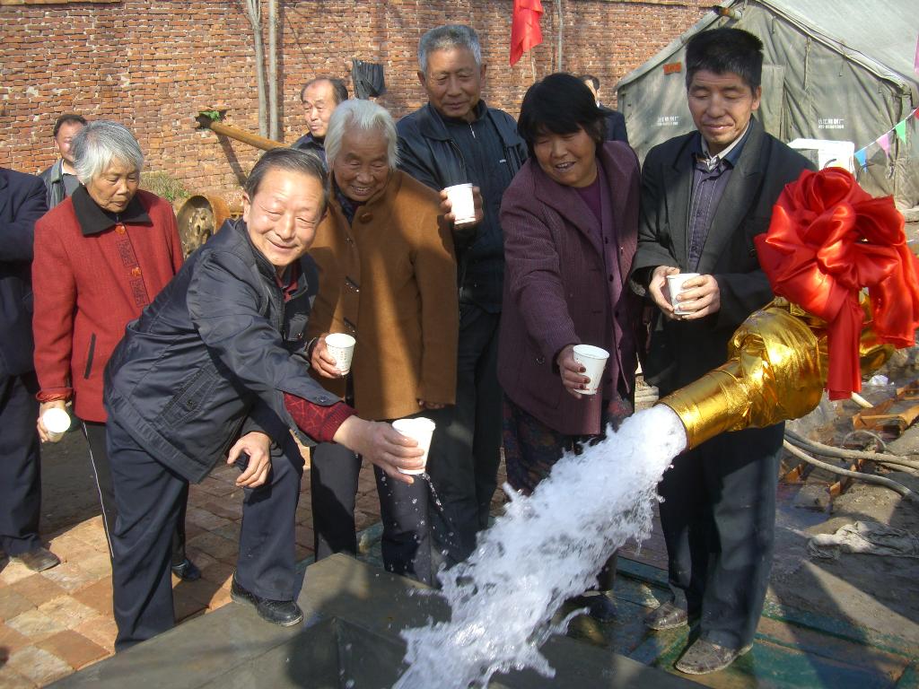 吃水不忘挖井人