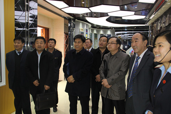 參觀企業(yè)文化展廳