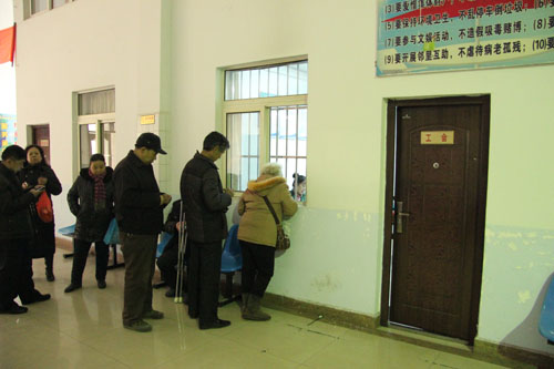 桃園社區(qū)開(kāi)展春節(jié)扶貧幫困送溫暖活動(dòng)