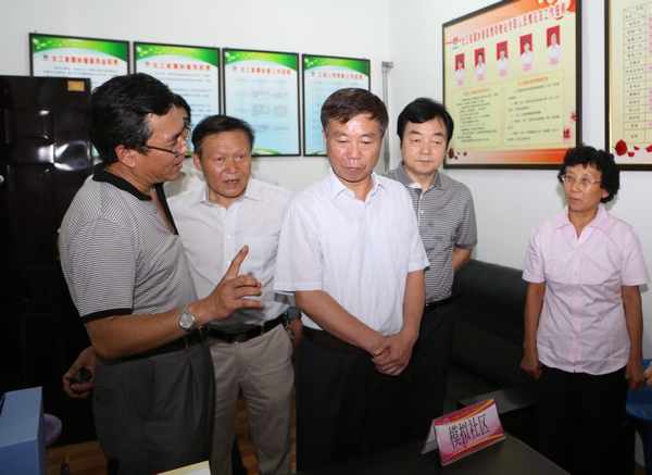 深入該礦井口女工家屬模擬社區(qū)服務(wù)站檢查指導(dǎo)工作