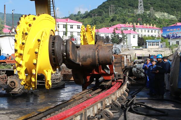 自主完成大型采煤機(jī)檢修
