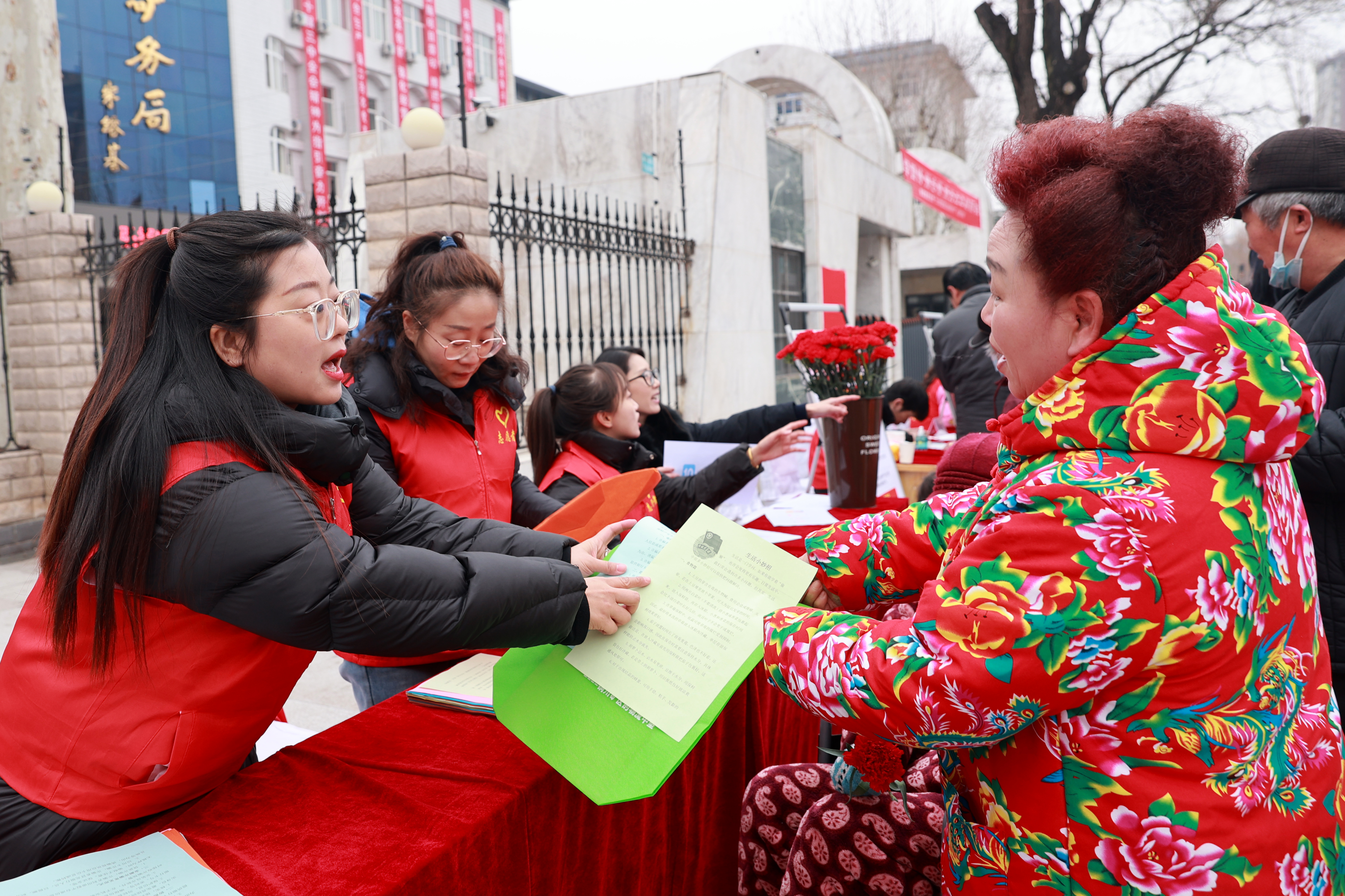 公司團(tuán)委聯(lián)合陜煤集團(tuán)總部開展“學(xué)雷鋒 做志愿 服務(wù)改革建新功”主題活